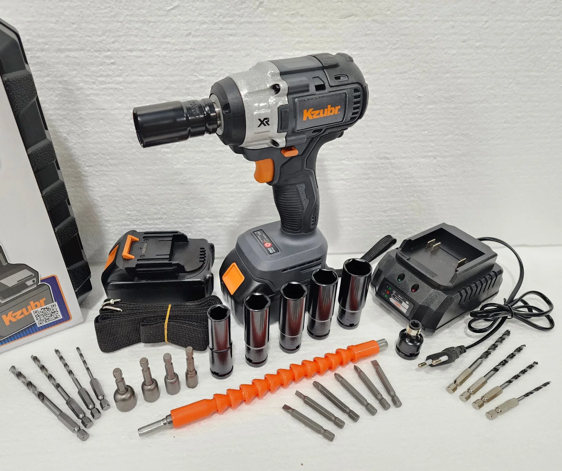 KZUBR Aku Udarni Odvijač – Komplet sa 2 Baterije i Dodacima u Koferu